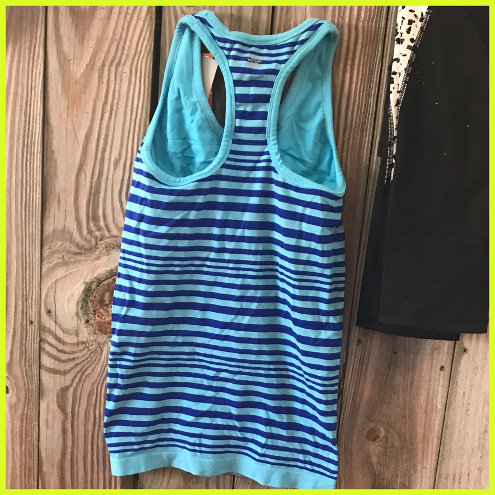 🍀 One Day Athleta ODOR FREE Racer Back Tank XS 🍀 - Picture 7 of 8